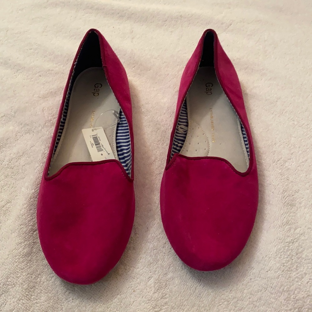 NWT suede magenta loafers